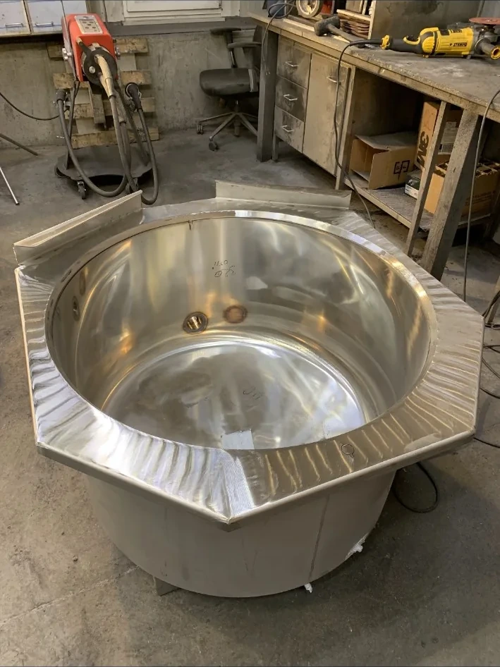 Stainless vessel before surface restoration